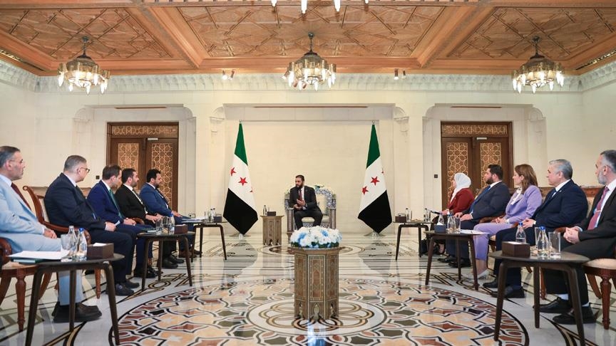 الشرع يؤكد أهمية الشفافية والمشاركة الواسعة بانتخابات مجلس الشعب
