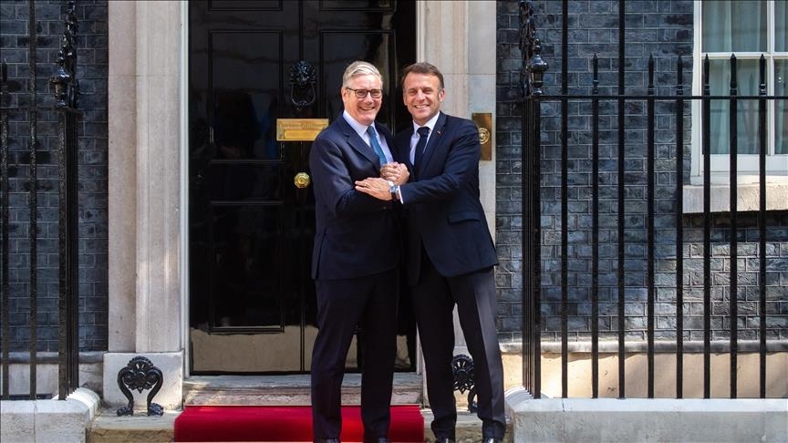 UK and France reach ‘one in, one out’ migrant deal