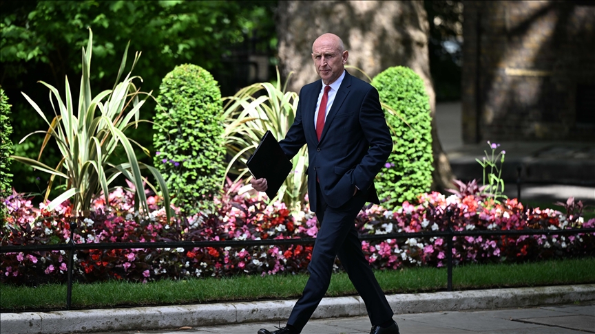 Britain and France signal possible coordination of nuclear deterrents to defend Europe