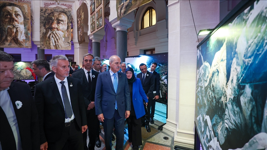 Izložba "Underground - Pod zemljom" u Vijećnici: Svjedočenje istine povodom 30. godišnjice genocida u Srebrenici
