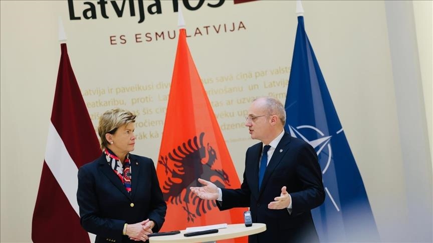 Шефот на албанската дипломатија Хасани: „Военото присуство на Албанија во Латвија е доказ за посветеноста кон НАТО“