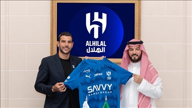 قدم.. الهلال السعودي يضم الدولي الفرنسي ثيو هيرنانديز