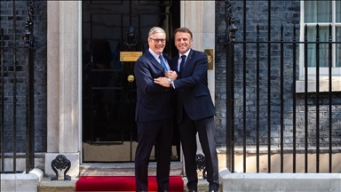 UK and France reach ‘one in, one out’ migrant deal