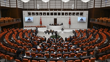 En düşük emekli aylığının artırılmasına yönelik düzenlemeyi de içeren kanun teklifi, TBMM Genel Kurulunda kabul edildi