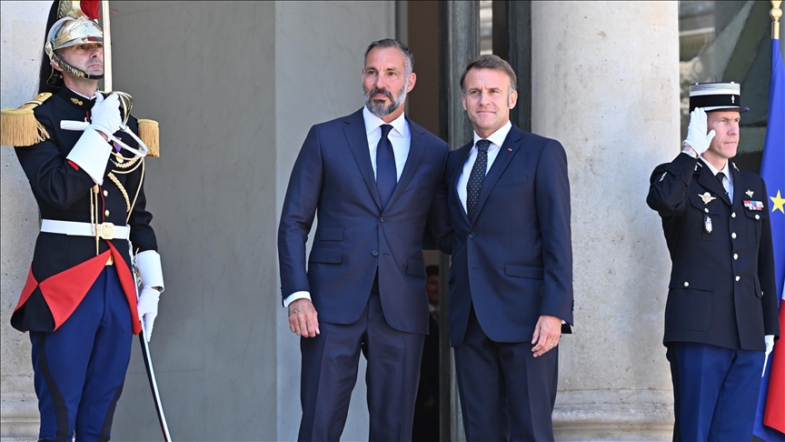 Macron accueille à l’Élysée le prince Rahim Aga Khan V