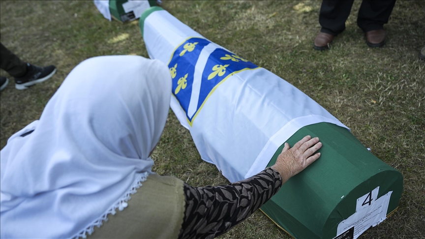 Srebrenitsa Soykırımı'nın 7 kurbanı daha defnedildi