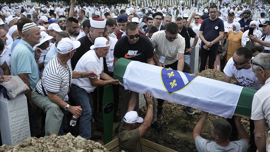 БиХ: Во Поточари погребани седум жртви од геноцидот во Сребреница