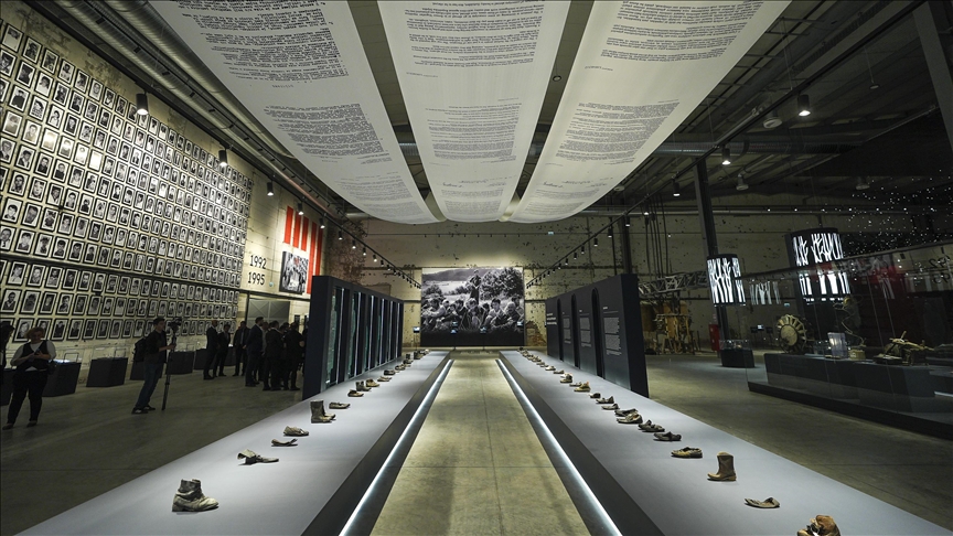 Ish fabrika e baterive që dëshmoi gjenocidin e Srebrenicës shndërrohet në muze për të nderuar viktimat