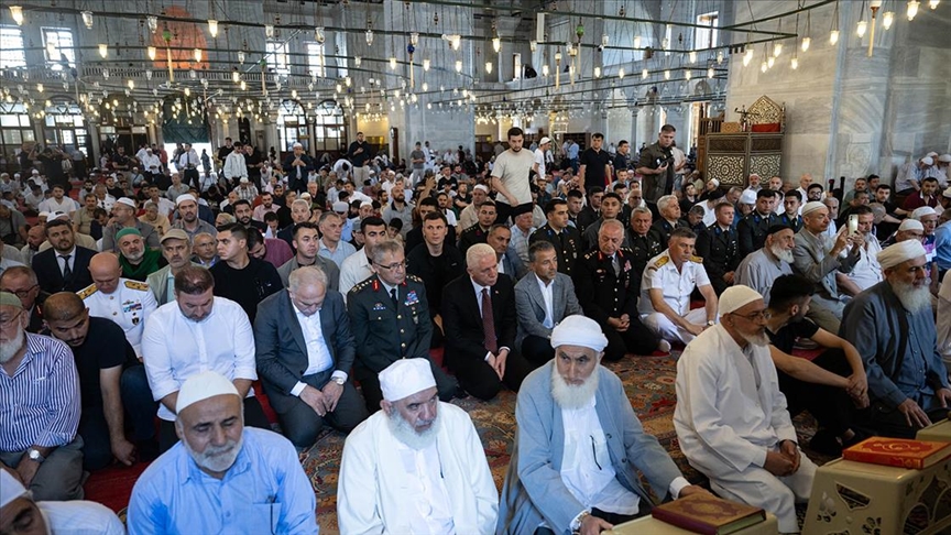 Fatih Camisi'nde 15 Temmuz şehitleri için hatim programı düzenledi