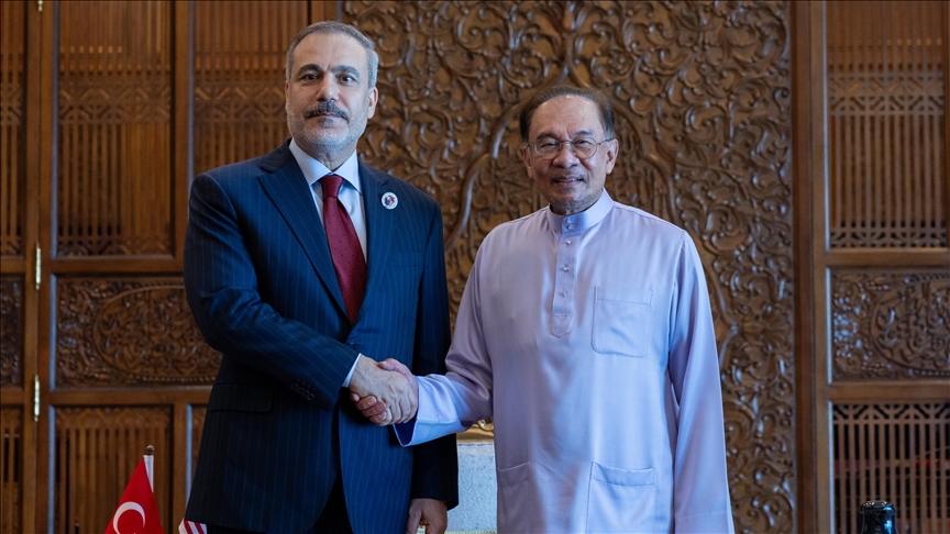 Turkish foreign minister meets Malaysian premier in Kuala Lumpur