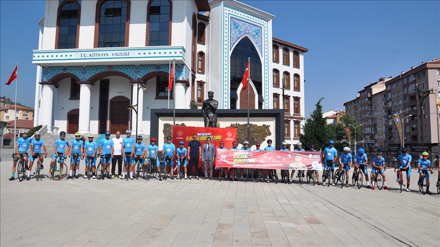 Şehit Ömer Halisdemir Bisiklet Turu'na katılanlar Kütahya'ya ulaştı