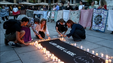 Beograd: Paljenjem svijeća nevladine organizacije obilježile 30. godišnjicu genocida u Srebrenici