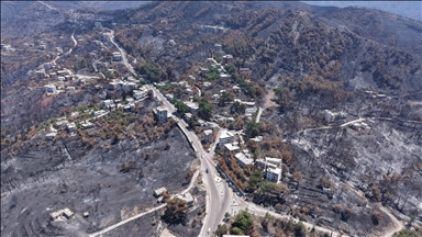 Mbrojtja Civile Siriane raporton përparim të madh në menaxhimin e zjarreve në fshatin Latakia