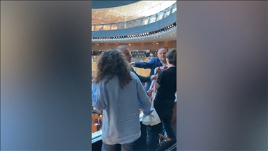 Avusturya Parlamentosu'nda, İsrail'in Gazze'deki soykırımına sessiz kalınması protesto edildi