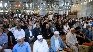 Fatih Camisi'nde 15 Temmuz şehitleri için hatim programı düzenledi