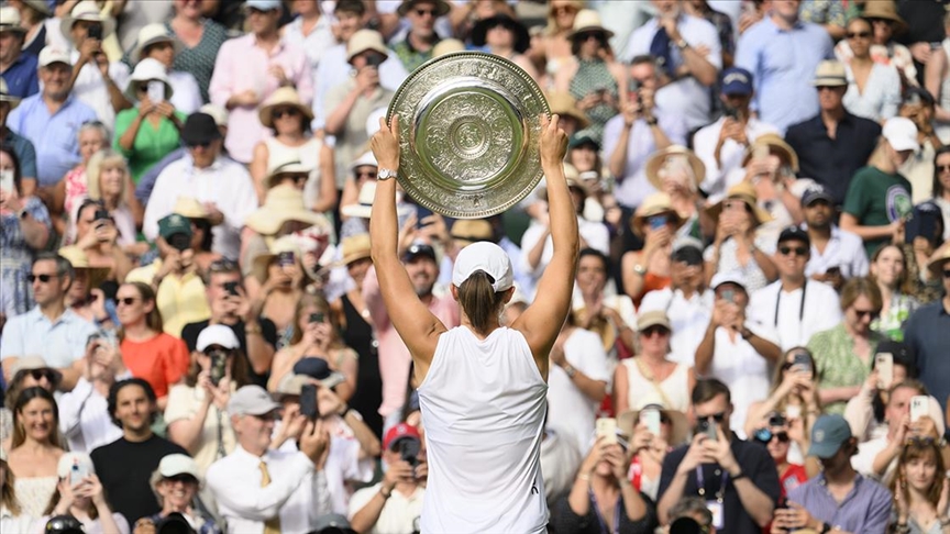 Iga Swiatek, Wimbledon'da ilk kez şampiyon oldu