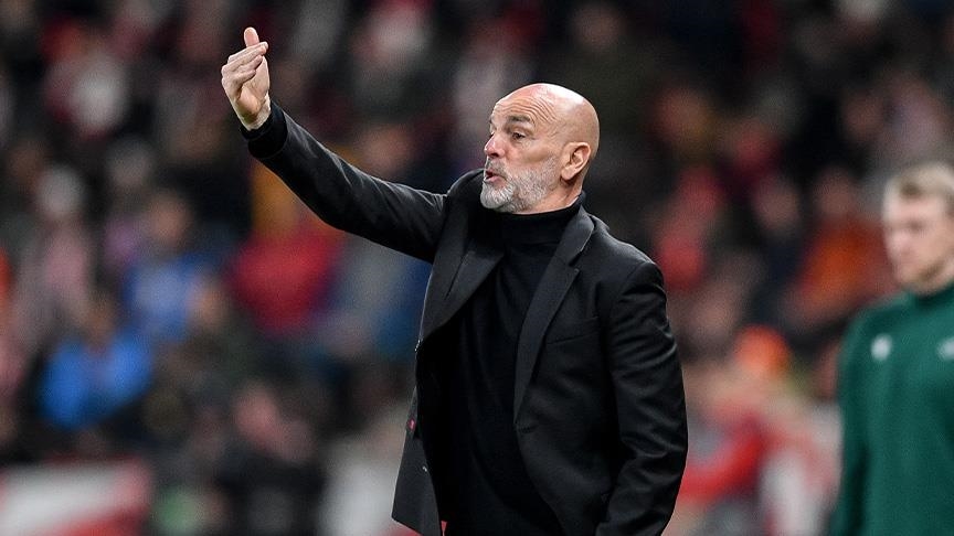 قدم.. فيورنتينا يعين ستيفانو بيولي مدربا جديدا للفريق