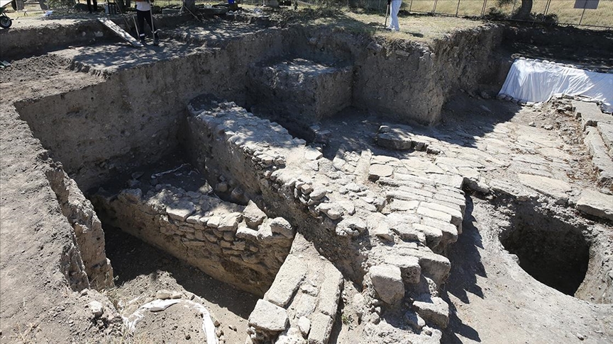 Со ископувањата во древниот град Троја во Турција се истражуваат артефактите поврзани со легендарната Тројанска војна