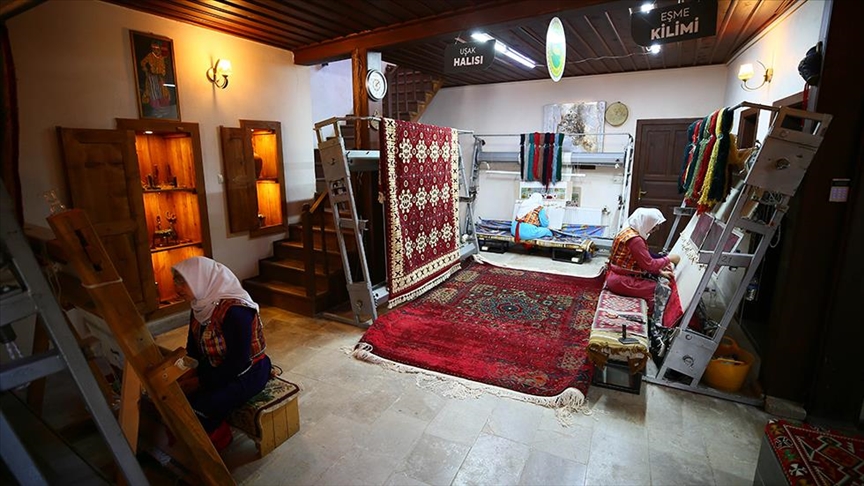 Tradita shekullore në Turqi, qilimat e Uşakut ekspozohen në muzetë me famë botërore dhe pallatet mbretërore
