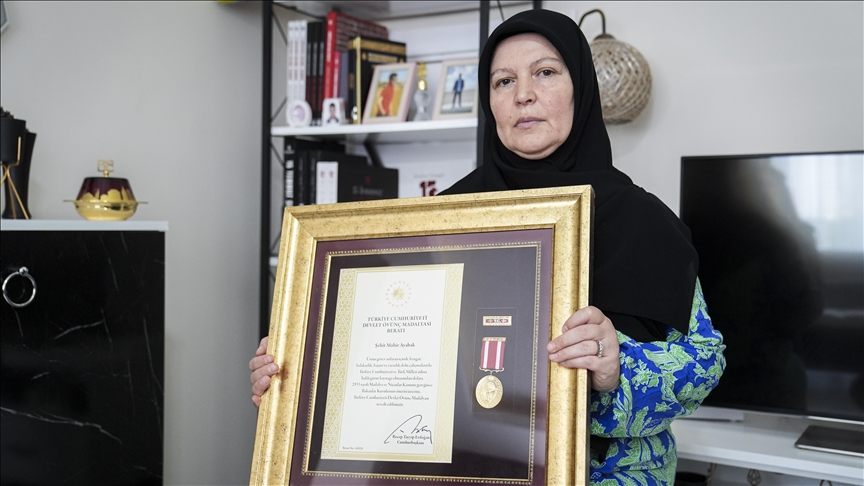 15 Temmuz şehidi Mahir Ayabak'ın annesinin hüznü 9 yıldır dinmedi