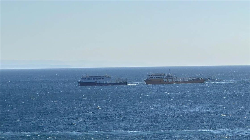Marmara Adası açıklarında seyir halindeki feribotun makine dairesinde yangın çıktı 