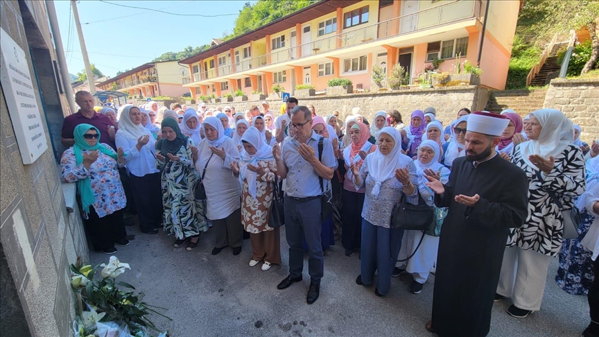 Majke i žene Srebrenice i Podrinja posjetile stratišta ubijenih u genocidu 1995.