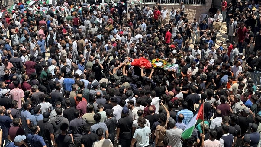Qindra njerëz marrin pjesë në funeralin e palestinezo-amerikanit të vrarë nga kolonët izraelitë