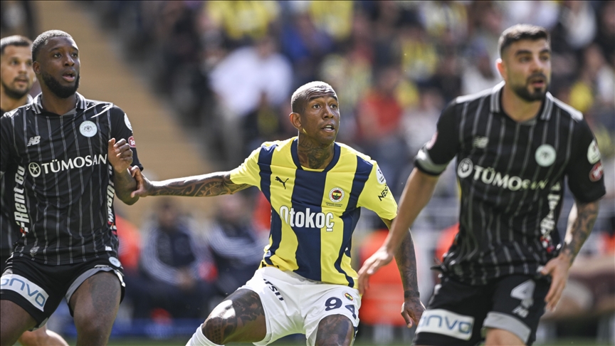 Fenerbahçeli futbolcu Talisca sakatlandı