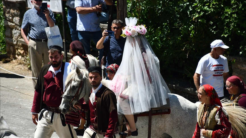 Trashëgimi shekullore në Maqedoninë e Veriut: Mbahet dasma unike në fshatin historik Galiçnik