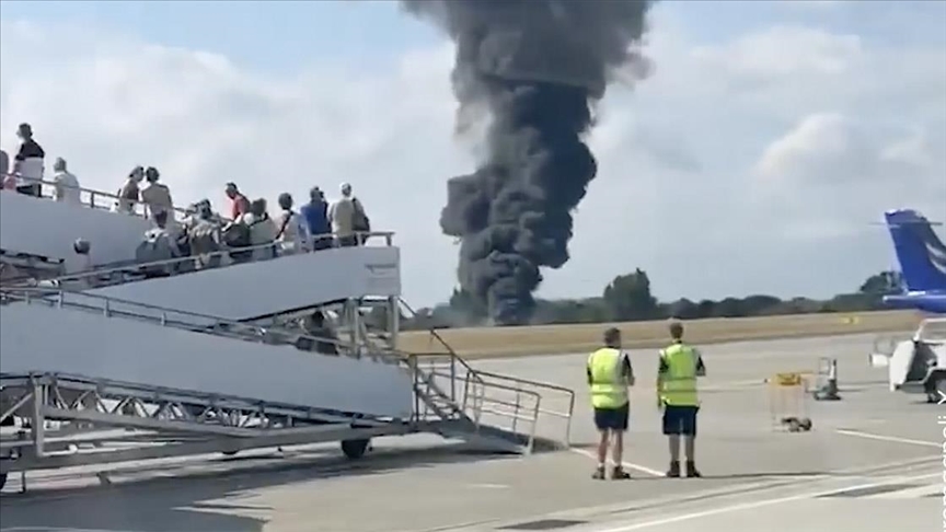 Londra Southend Havalimanı’ndan havalanan küçük uçak kısa süre sonra düştü