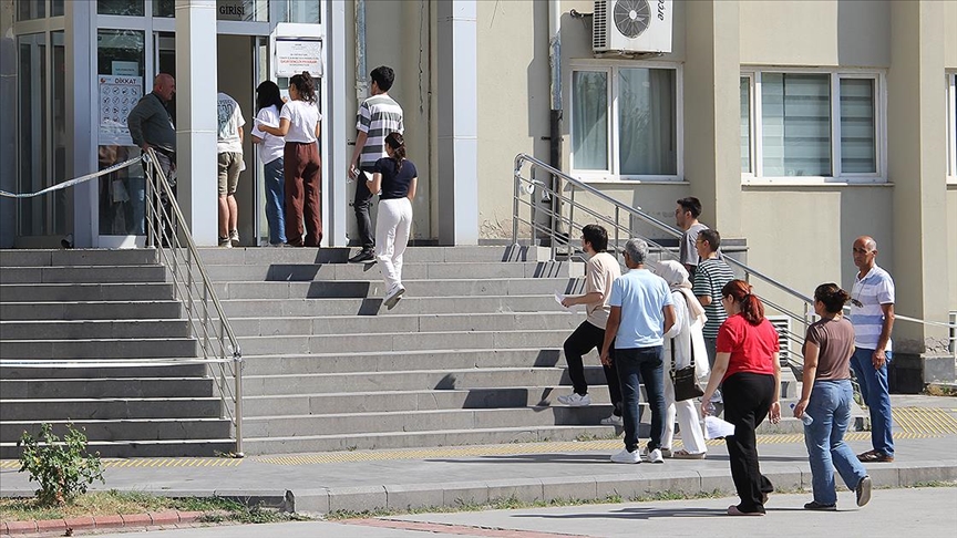 Milli Eğitim Bakanlığı Akademi Giriş Sınavı'nın ilk oturumu başladı