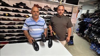 Giresun'da baba oğul 20 yıldır birlikte ayakkabı tamir ediyor