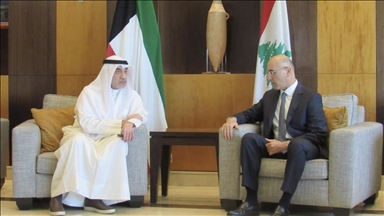 وزير الداخلية الكويتي يصل بيروت