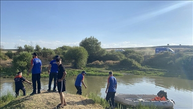 Diyarbakır'da kardeşini ve yakınını kurtarmak isterken nehirde kaybolan genç aranıyor