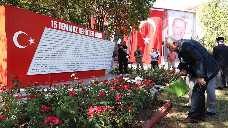 Kırklareli'nde 15 Temmuz şehitleri anısına 253 gül fidanı dikildi