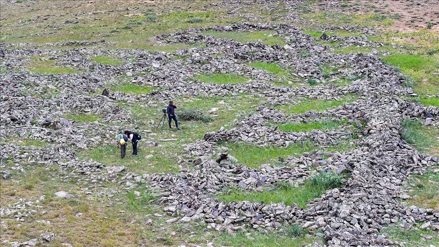 Van'da 3 bin rakımlı bölgede yaklaşık 50 odalı kale kalıntısı tespit edildi
