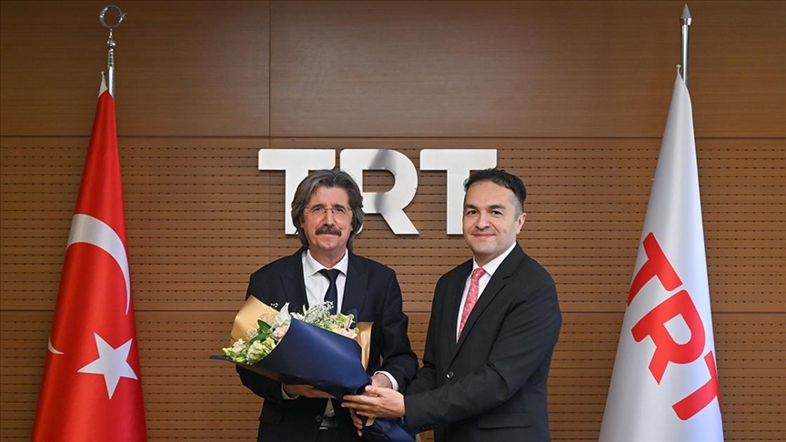 TRT Yönetim Kurulu Başkanı Yılmaz, görevi Albayrak'tan devraldı