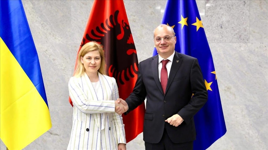 Hasani takon zv kryeministren ukrainase  Rikonfirmova mbështetjen e palëkundur të Shqipërisë për Ukrainën