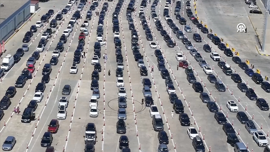 Kapıkule'de tek günde 62 bin 263 yolcu girişiyle rekor kırıldı