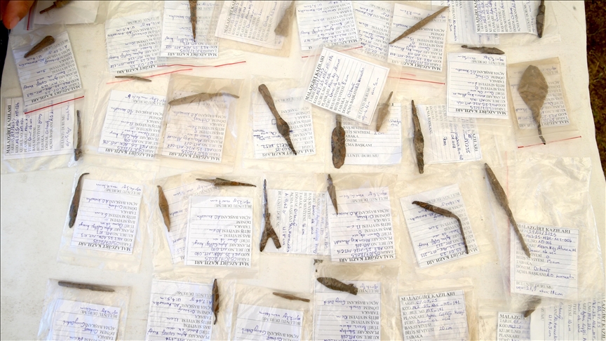 Malazgirt Savaş alanının tespitine yönelik çalışmalarda yaklaşık 200 metal obje bulundu