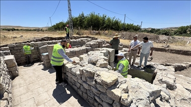 Elazığ'da bir tarlada yaklaşık 1700 yıllık Roma hamamı gün yüzüne çıkarıldı