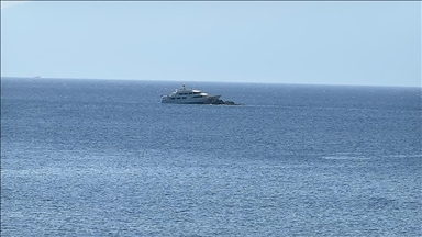Bodrum açıklarında bir motoryat kayalıklara çarptı