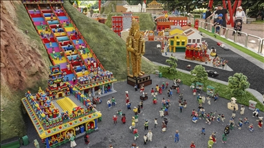 Familjet zhyten në aventurë në resortin Legoland në Malajzi me shfaqje të ndryshme