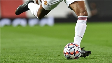 قدم.. مدافع مانشستر يونايتد السابق يرفع دعوى قضائية ضد النادي