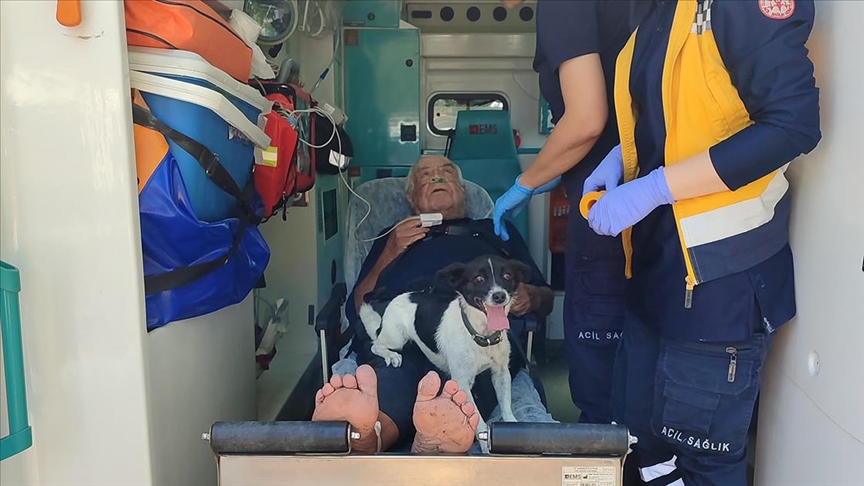 Avanos\'ta ırmağa düşen yaşlı adamın köpeği başından ayrılmadı