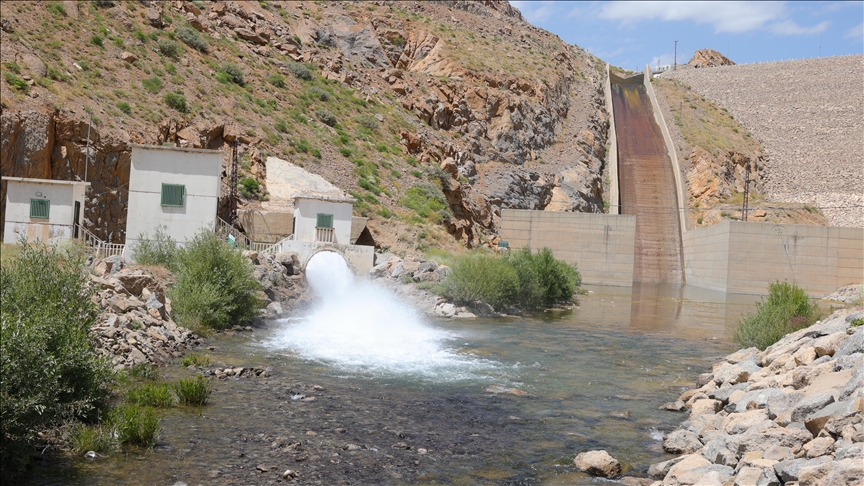 Hakkari'de sulama projesiyle 75 bin dekar tarım arazisi suyla buluşturulacak