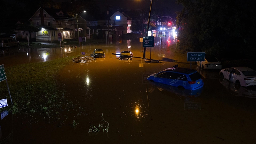 ABD'de aşırı yağışlar New Jersey'de OHAL'e, New York'ta su baskınlarına yol açtı