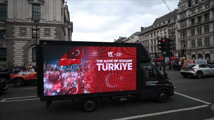 Türk halkının 15 Temmuz mücadelesi Londra sokaklarında anlatıldı