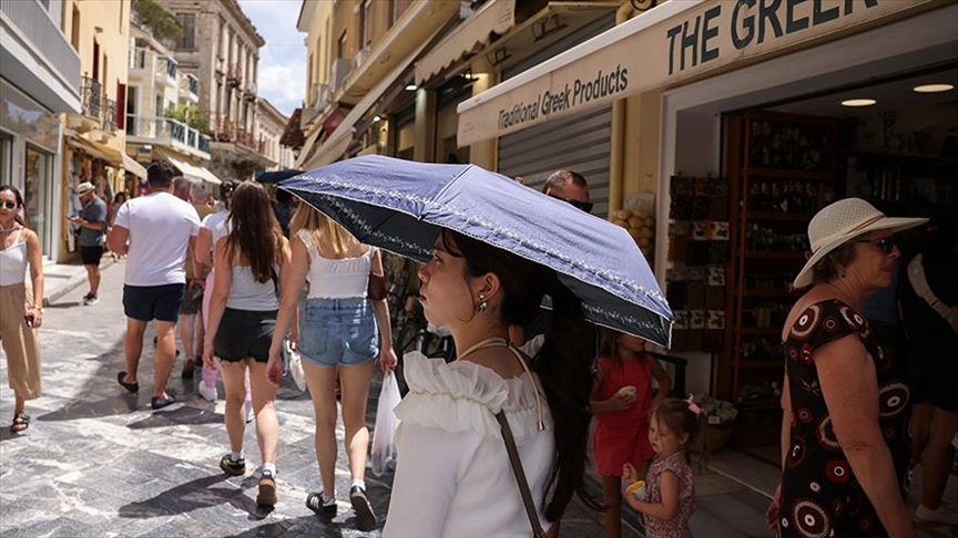 Grčka se suočava s izazovima prekomjernog turizma uprkos rekordnim prihodima