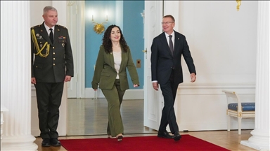 Presidentja Osmani pritet në takim nga homologu i Letonisë